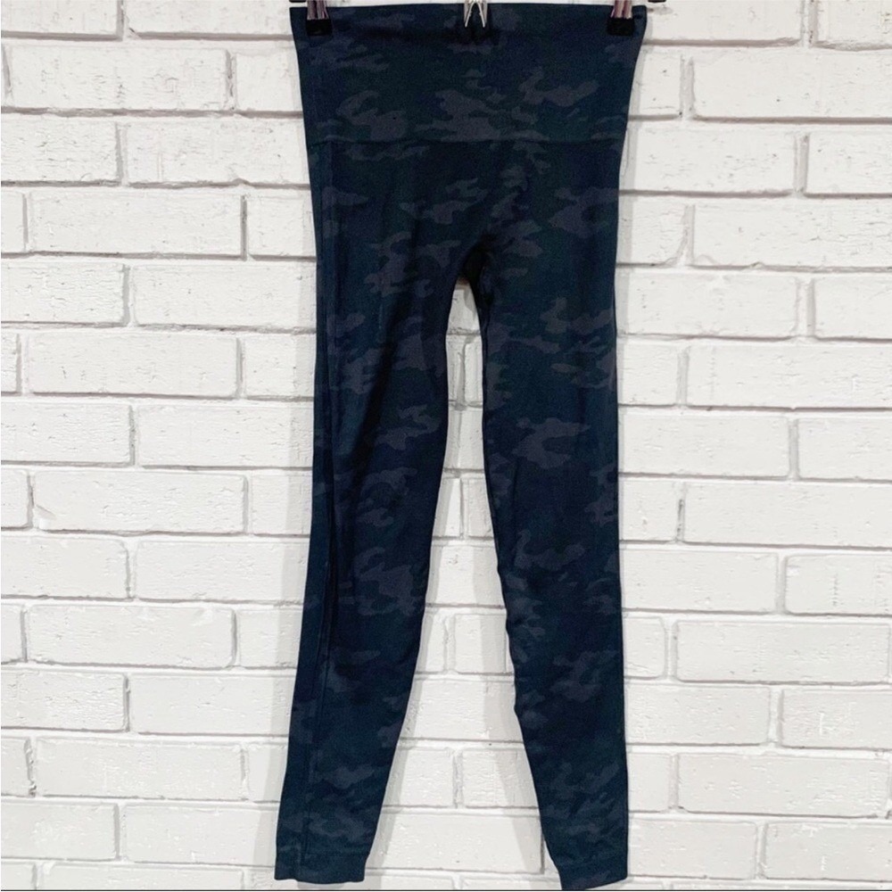 Spanx Look at Me Now Seamless Camo Leggings Black Grey Athletic L